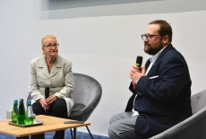 Henryka Krzwonos i moderator