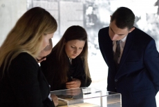 słuchacze podczas zwiedzania muzeum