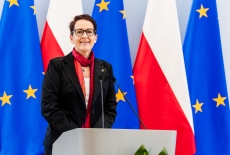 przemawia szefowa służby cywilnej